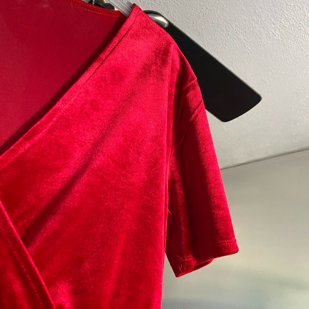 ZARA NEW WITHOUT TAGS MIDI RED VELVET DRESS